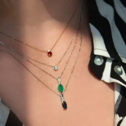 Collier or blanc 750 émeraude 1 ct diamants 0.02 ct 42 cm