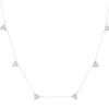 Collier or blanc 375, motif triangle, diamants. Longueur 45 cm.