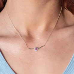 Collier or 375 jaune coeur rubis et diamants 45cm