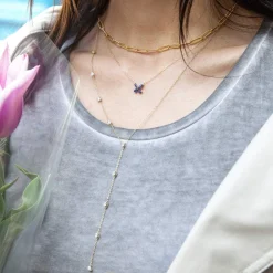 Collier or 375 2 tons, diamants. Longueur 45 cm.