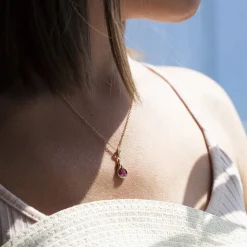 Collier or 375 2 tons rubis taille poire et diamants 45 cm
