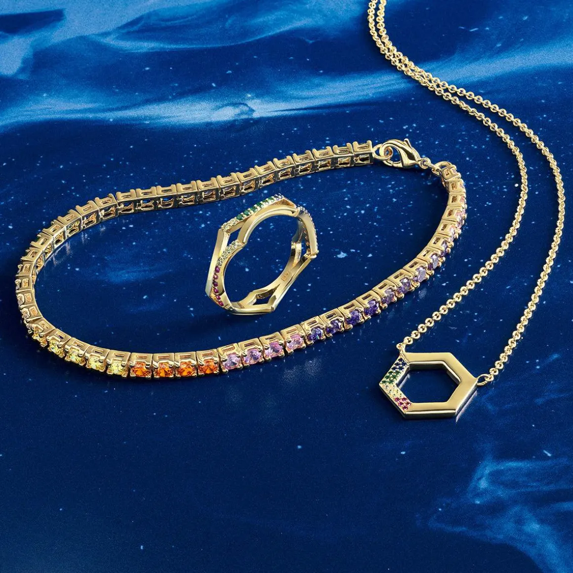 Collier plaqué or pierres synthétiques multicolores 45cm