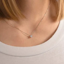 Collier solitaire or 750 blanc diamant synthétique 0.3 carat 42cm