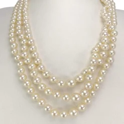 Collier triple rang d'occasion or 750 blanc perles de culture du Japon 55 cm
