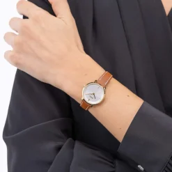 Montre BOSS modern classic femme bracelet cuir marron clair