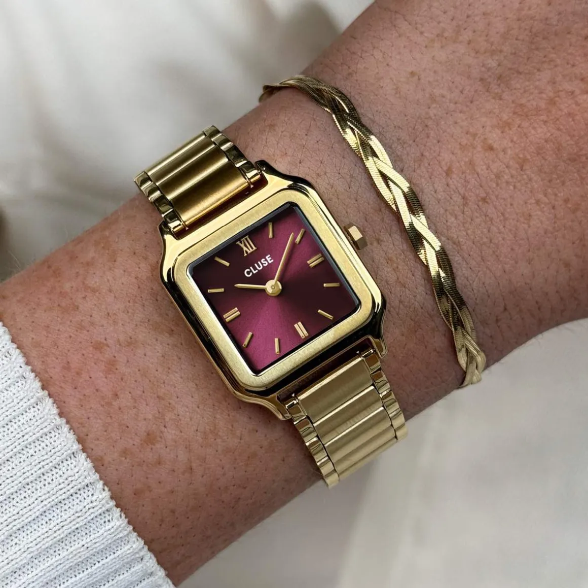 Montre CLUSE BLACK FRIDAY 25 Femme cadran rouge bracelet acier inoxydable doré