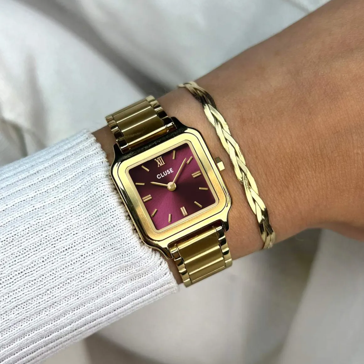 Montre CLUSE Gracieuse Petite femme cadran rouge bracelet acier doré