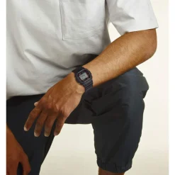 Montre G-SHOCK mixte cadran gris bracelet resine noir boitier résine