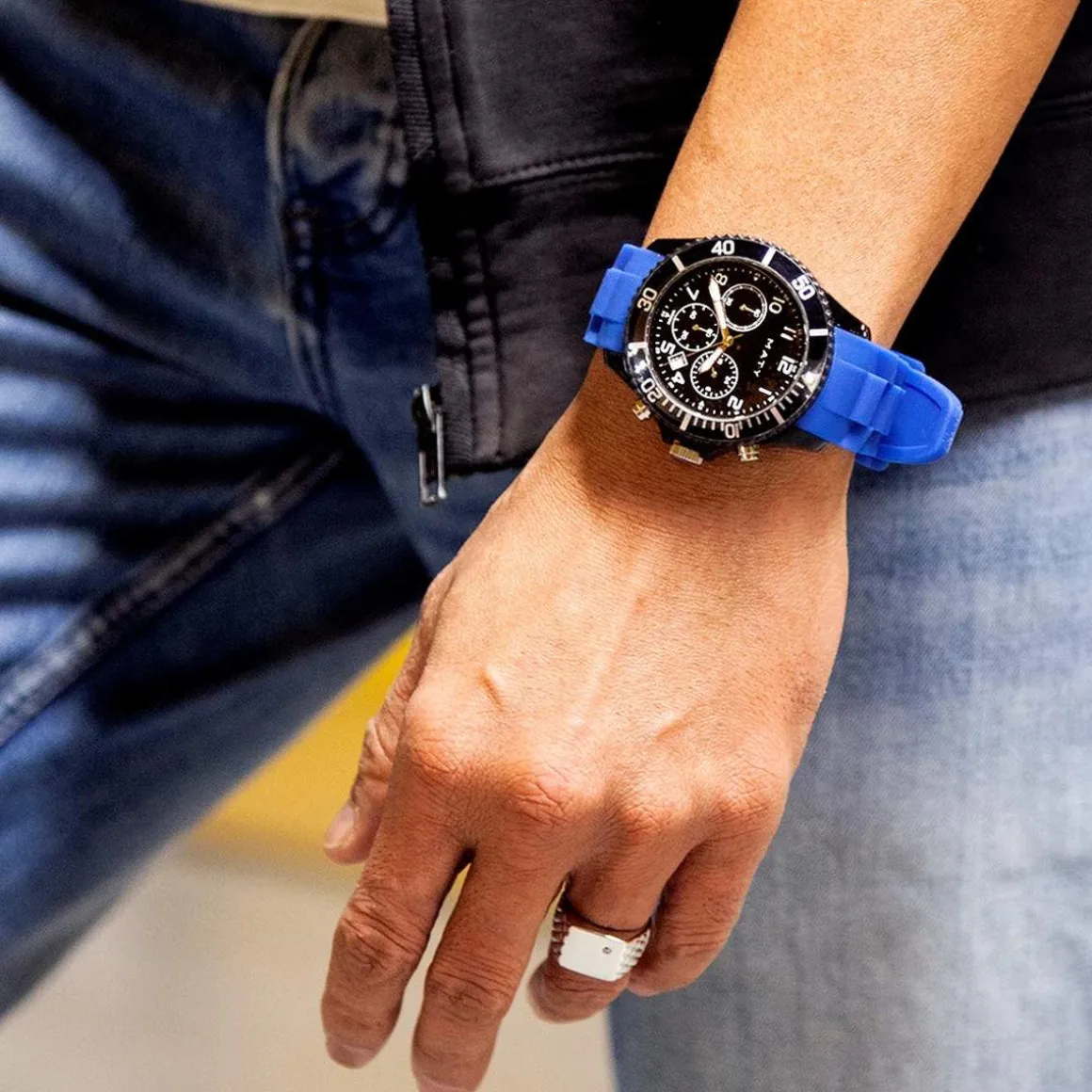 Montre homme plastique bleu bracelet silicone bleu