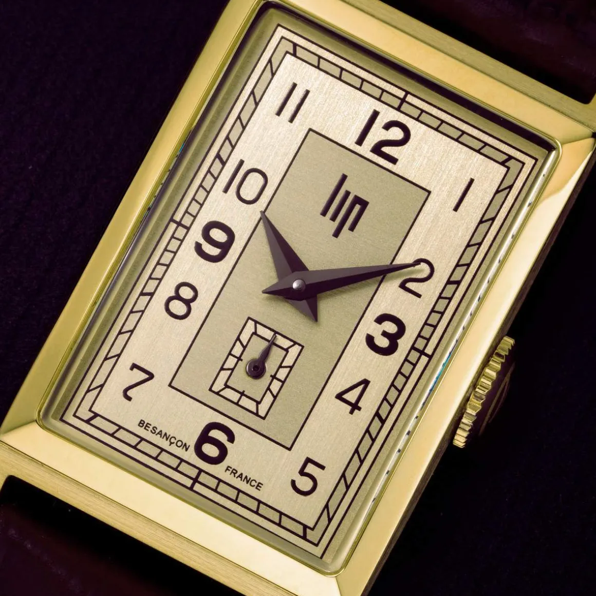 Montre LIP CHURCHILL T18 femme cadran doré bracelet cuir marron