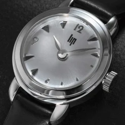 Montre LIP femme analogique, bracelet cuir noir