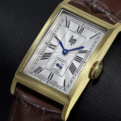 Montre LIP femme analogique, bracelet cuir marron
