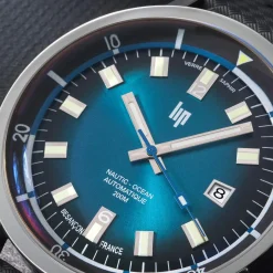 Montre LIP Grande Nautic-Océan homme automatique cadran bleu, bracelet caoutchouc noir, boitier acier inoxydable