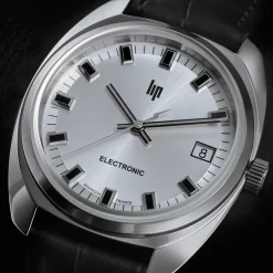 Montre LIP homme analogique, bracelet cuir noir