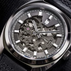 Montre Lip homme automatique acier bracelet cuir noir