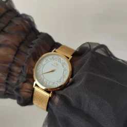 Montre MATY femme, bracelet acier inoxydable doré