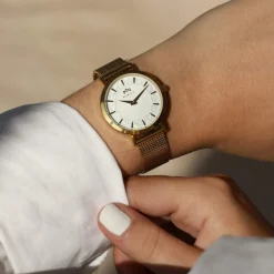 Montre MATY femme, bracelet acier inoxydable doré