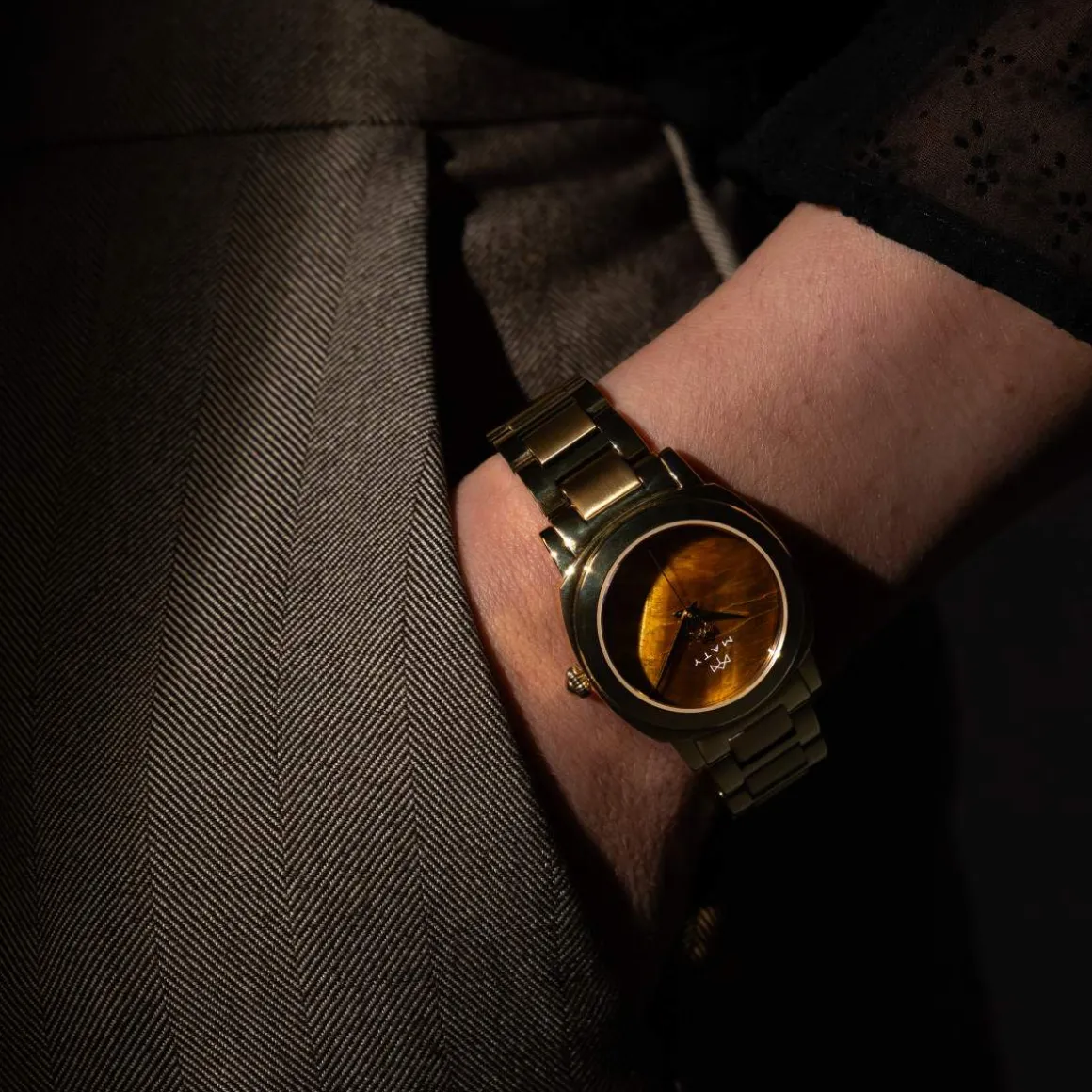 Montre MATY GM cadran Pierre Oeil de tigre bracelet acier doré