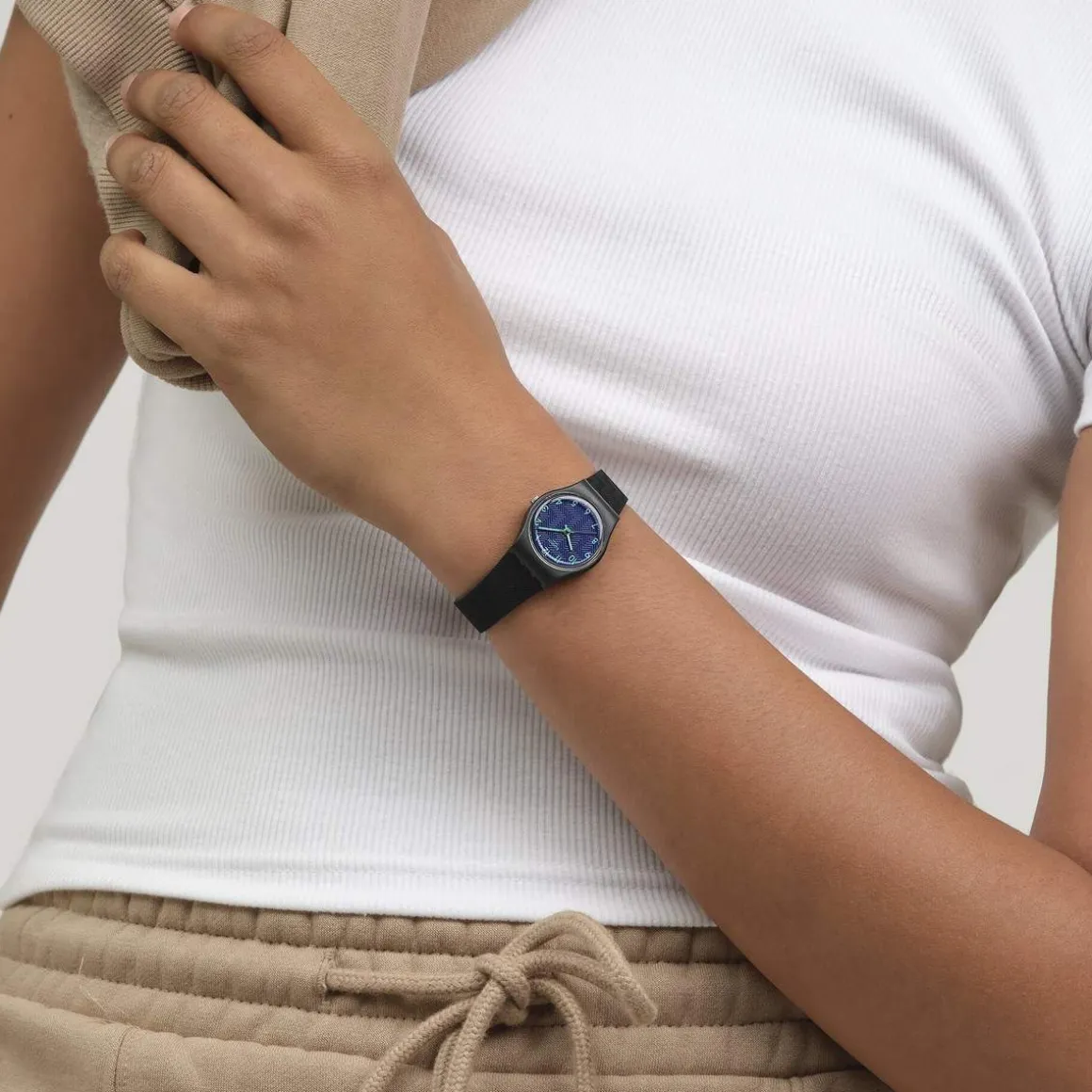 Montre SWATCH essentials femme cadran gris bracelet plastique gris
