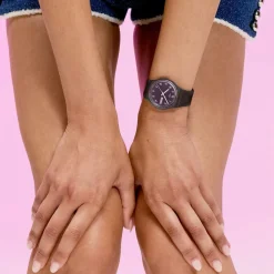 Montre SWATCH essentials mixte bracelet plastique marron