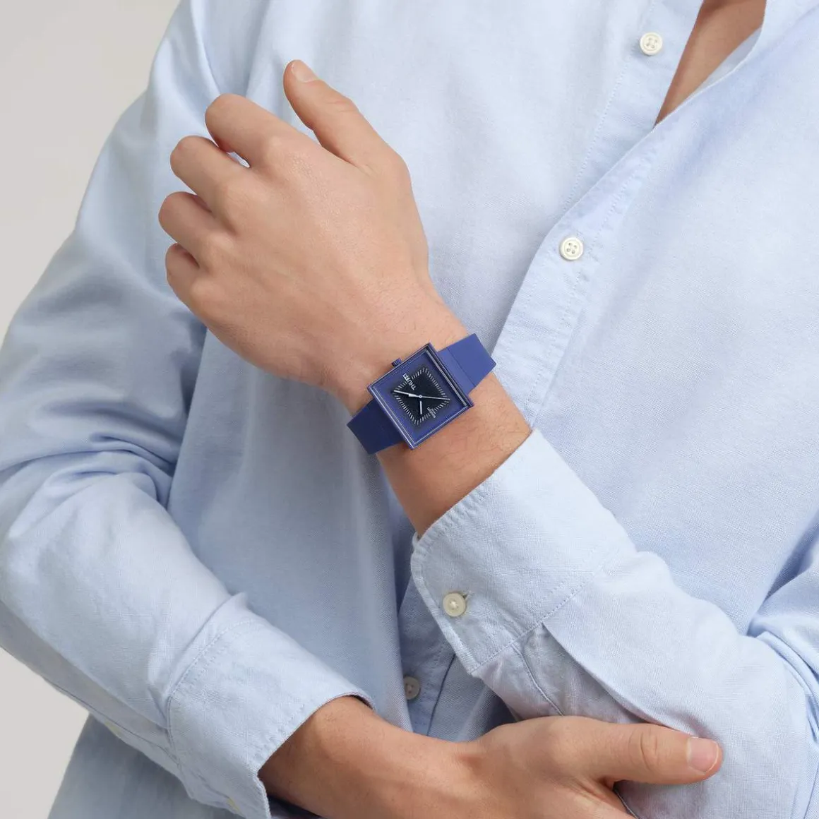 Montre SWATCH essentials mixte cadran bleu bracelet silicone bleu