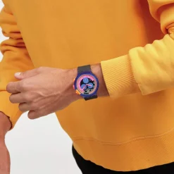 Montre SWATCH neon homme bracelet matériau biosourcé noir