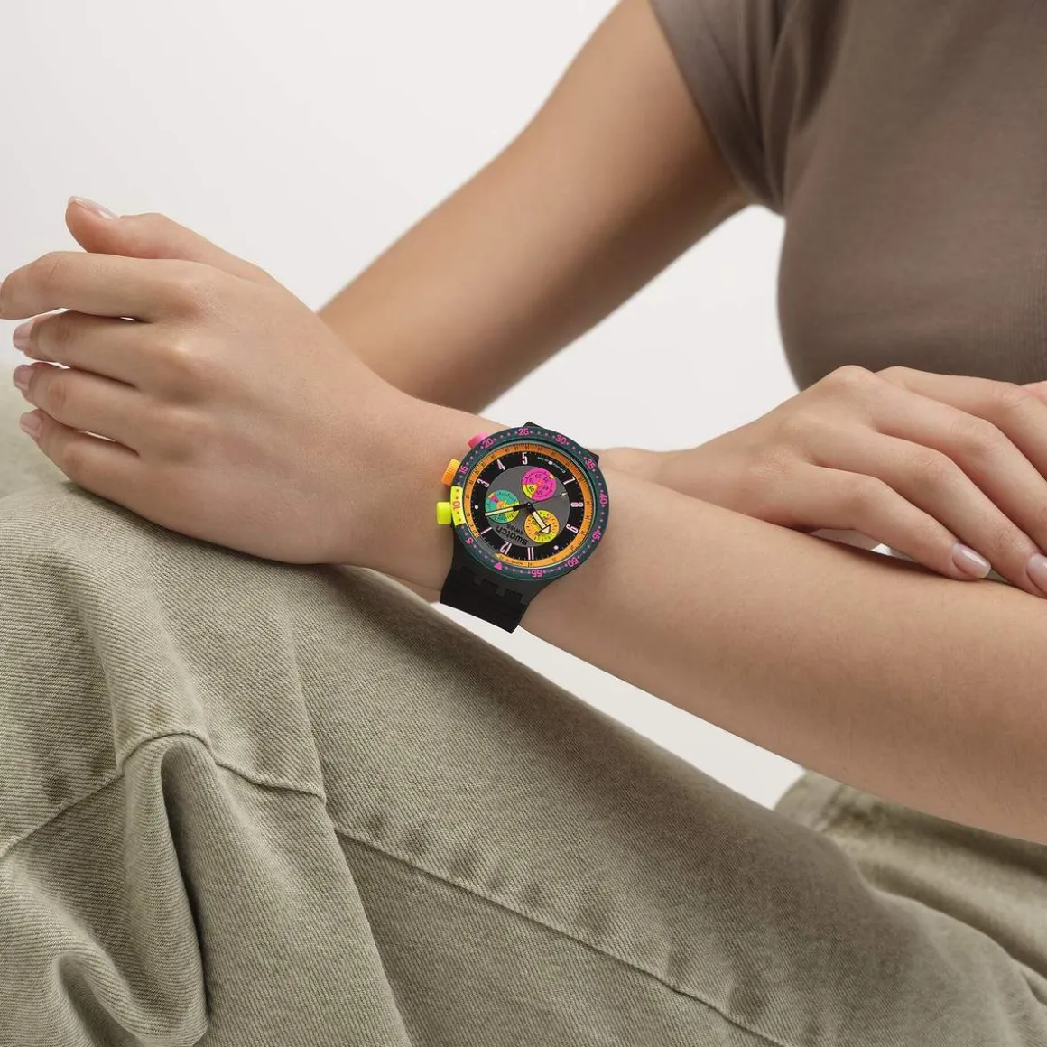 Montre SWATCH neon mixte bracelet silicone noir