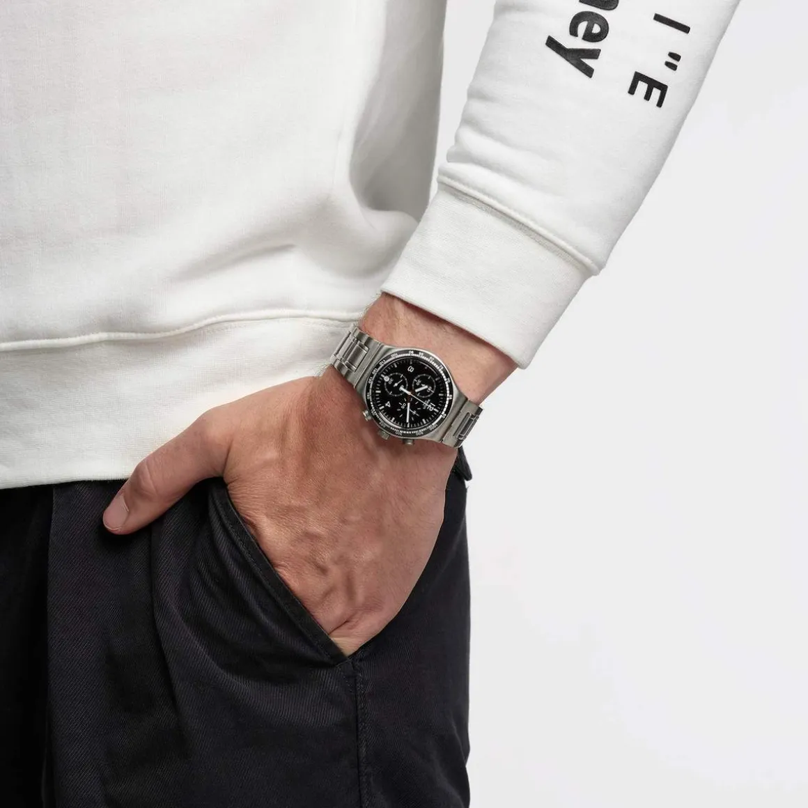 Montre SWATCH New irony Night flight chrono homme bracelet acier inoxydable gris