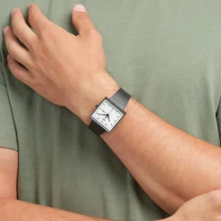 Montre SWATCH Square bioceramic What if black? homme bracelet matériau biosourcé noir