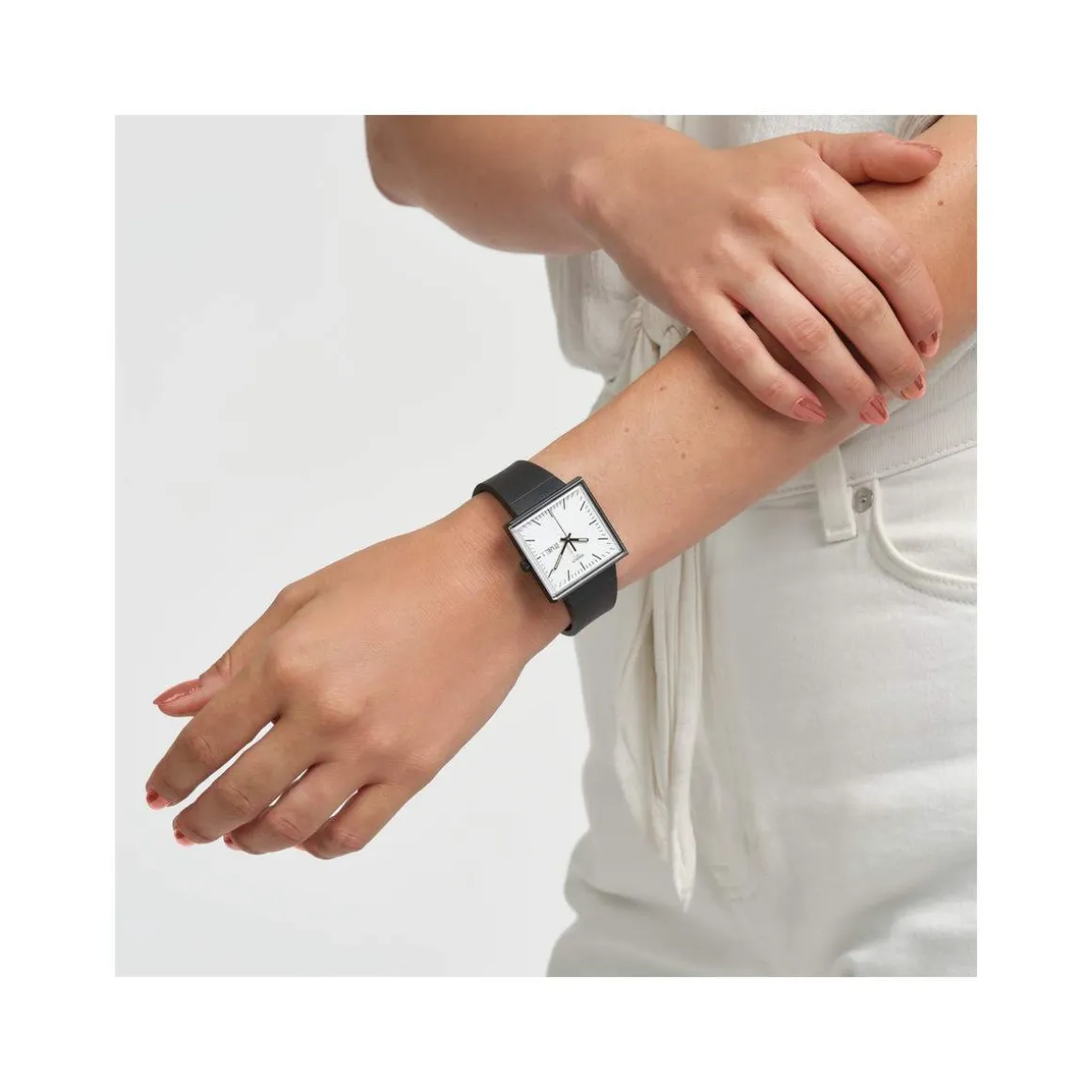 Montre SWATCH Square bioceramic What if black? homme bracelet matériau biosourcé noir
