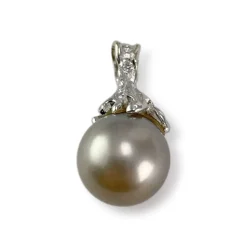 Pendentif or 750 blanc perle des mers du sud diamants
