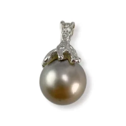 Pendentif or 750 blanc perle des mers du sud diamants