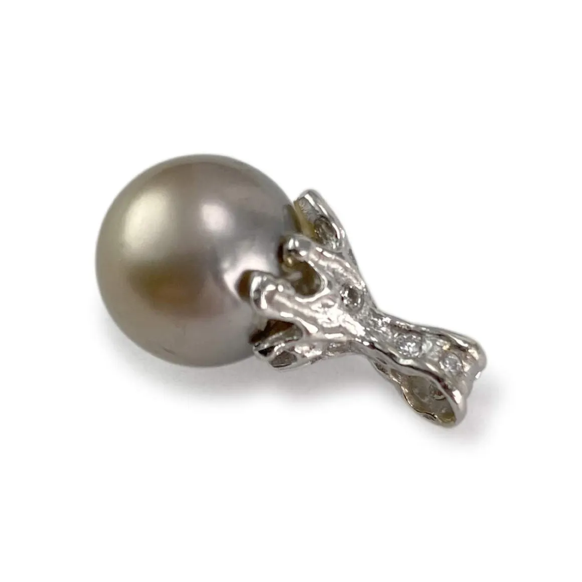 Pendentif or 750 blanc perle des mers du sud diamants
