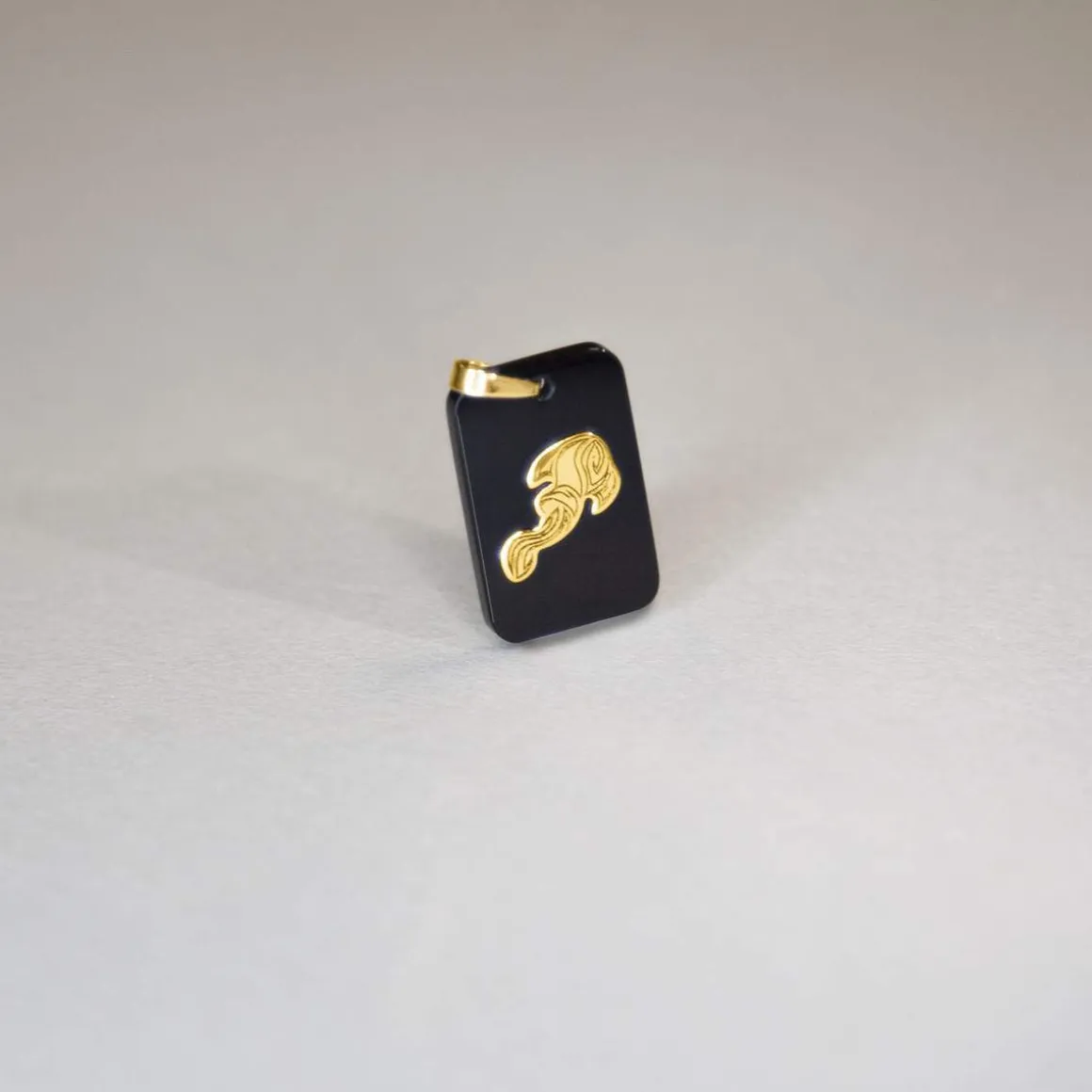 Pendentif or jaune 375 zodiaque verseau onyx noir